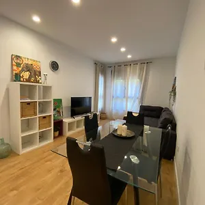 https://apartamento-estelar-con-piscina-y-garaje-nervion.es-andalucia.com